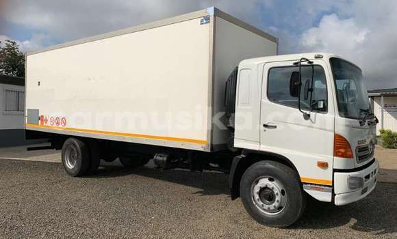Acheter Occasion Utilitaire Hino 300 Series Blanc à Beitbridge, Matabeleland South Acheter Occasion Utilitaire Hino 300 Series Blanc à Beitbridge, Matabeleland South