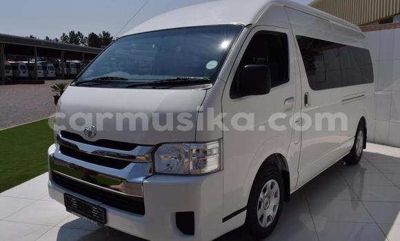 Buy Used Toyota Hiace White Car in Beitbridge in Matabeleland South Buy Used Toyota Hiace White Car in Beitbridge in Matabeleland South