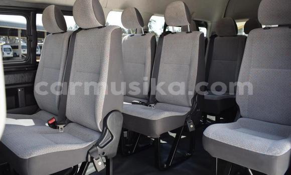 Buy Used Toyota Hiace White Car in Beitbridge in Matabeleland South Buy Used Toyota Hiace White Car in Beitbridge in Matabeleland South