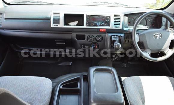 Buy Used Toyota Hiace White Car in Beitbridge in Matabeleland South Buy Used Toyota Hiace White Car in Beitbridge in Matabeleland South