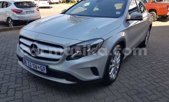 Acheter Occasion Voiture Mercedes‒Benz 200 Gris à Beitbridge, Matabeleland South Acheter Occasion Voiture Mercedes‒Benz 200 Gris à Beitbridge, Matabeleland South