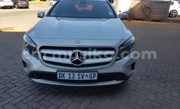 Acheter Occasion Voiture Mercedes‒Benz 200 Gris à Beitbridge, Matabeleland South Acheter Occasion Voiture Mercedes‒Benz 200 Gris à Beitbridge, Matabeleland South