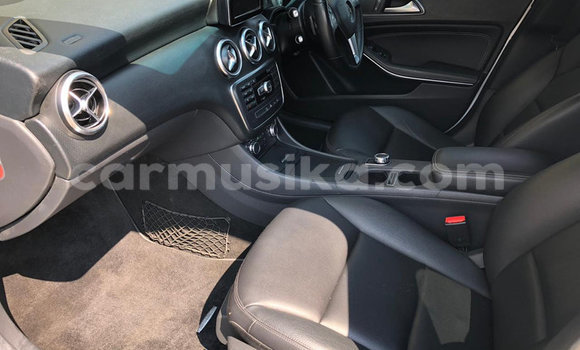 Acheter Occasion Voiture Mercedes‒Benz 200 Gris à Beitbridge, Matabeleland South Acheter Occasion Voiture Mercedes‒Benz 200 Gris à Beitbridge, Matabeleland South