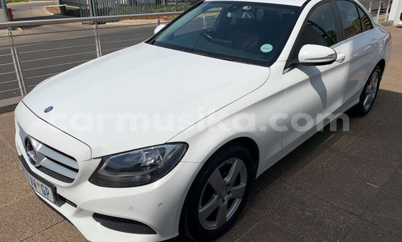 Acheter Occasion Voiture Mercedes‒Benz 200 Blanc à Beitbridge, Matabeleland South Acheter Occasion Voiture Mercedes‒Benz 200 Blanc à Beitbridge, Matabeleland South