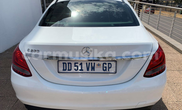 Acheter Occasion Voiture Mercedes‒Benz 200 Blanc à Beitbridge, Matabeleland South Acheter Occasion Voiture Mercedes‒Benz 200 Blanc à Beitbridge, Matabeleland South