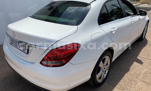 Acheter Occasion Voiture Mercedes‒Benz 200 Blanc à Beitbridge, Matabeleland South Acheter Occasion Voiture Mercedes‒Benz 200 Blanc à Beitbridge, Matabeleland South