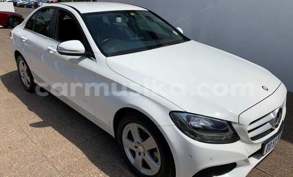 Acheter Occasion Voiture Mercedes‒Benz 200 Blanc à Beitbridge, Matabeleland South Acheter Occasion Voiture Mercedes‒Benz 200 Blanc à Beitbridge, Matabeleland South