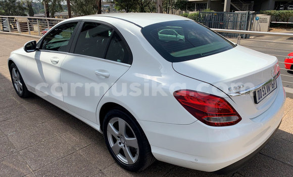 Acheter Occasion Voiture Mercedes‒Benz 200 Blanc à Beitbridge, Matabeleland South Acheter Occasion Voiture Mercedes‒Benz 200 Blanc à Beitbridge, Matabeleland South