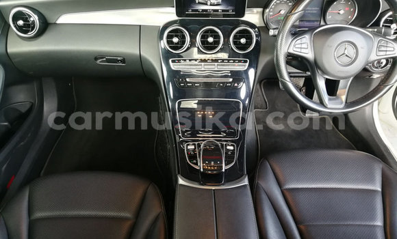 Acheter Occasion Voiture Mercedes‒Benz 200 Blanc à Beitbridge, Matabeleland South Acheter Occasion Voiture Mercedes‒Benz 200 Blanc à Beitbridge, Matabeleland South