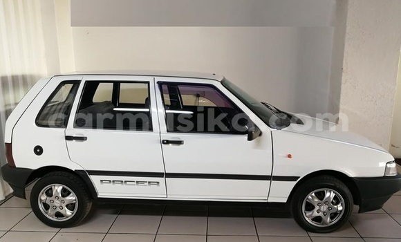 Nunua Ilio tumika Fiat Uno Nyeupe Gari ndani ya Beitbridge nchini Matabeleland Kusini