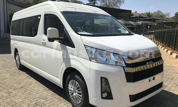 Tenga Tsaru Toyota Corolla Verso Chena Mota in Beitbridge in Matabeleland South Tenga Tsaru Toyota Corolla Verso Chena Mota in Beitbridge in Matabeleland South