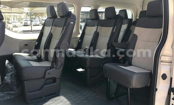 Tenga Tsaru Toyota Corolla Verso Chena Mota in Beitbridge in Matabeleland South Tenga Tsaru Toyota Corolla Verso Chena Mota in Beitbridge in Matabeleland South