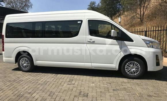 Tenga Tsaru Toyota Corolla Verso Chena Mota in Beitbridge in Matabeleland South Tenga Tsaru Toyota Corolla Verso Chena Mota in Beitbridge in Matabeleland South