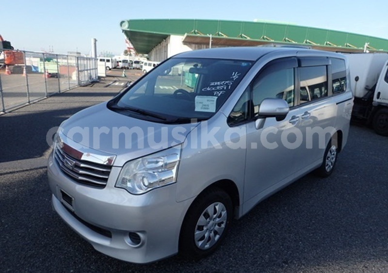 Big with watermark toyota noah harare harare 9684