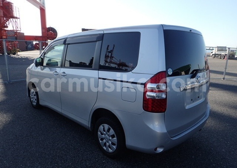 Big with watermark toyota noah harare harare 9684