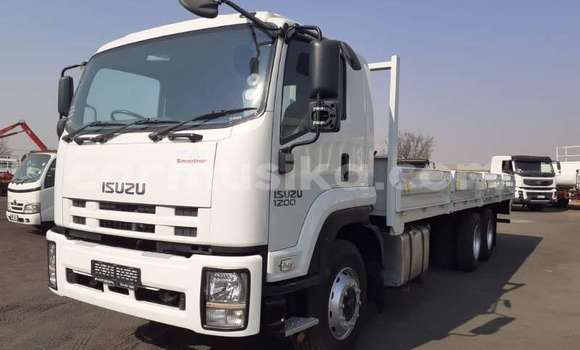 Nunua Ilio tumika Isuzu FTR 850 Nyeupe Lori ndani ya Beitbridge nchini Matabeleland Kusini Nunua Ilio tumika Isuzu FTR 850 Nyeupe Lori ndani ya Beitbridge nchini Matabeleland Kusini