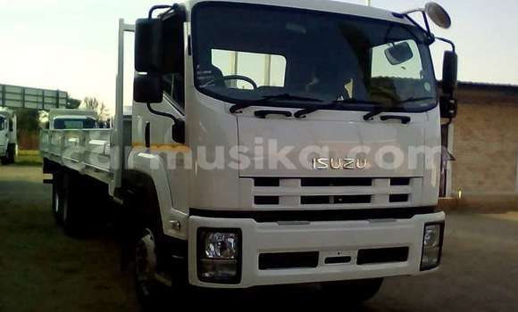 Nunua Ilio tumika Isuzu FTR 850 Nyeupe Lori ndani ya Beitbridge nchini Matabeleland Kusini Nunua Ilio tumika Isuzu FTR 850 Nyeupe Lori ndani ya Beitbridge nchini Matabeleland Kusini