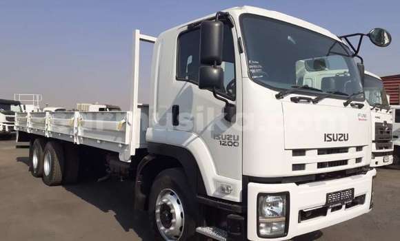 Nunua Ilio tumika Isuzu FTR 850 Nyeupe Lori ndani ya Beitbridge nchini Matabeleland Kusini Nunua Ilio tumika Isuzu FTR 850 Nyeupe Lori ndani ya Beitbridge nchini Matabeleland Kusini