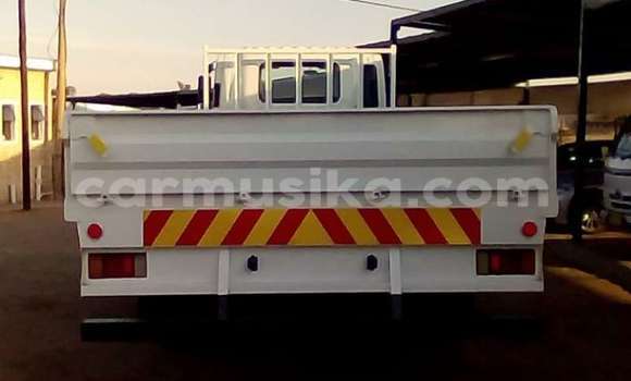 Nunua Ilio tumika Isuzu FTR 850 Nyeupe Lori ndani ya Beitbridge nchini Matabeleland Kusini Nunua Ilio tumika Isuzu FTR 850 Nyeupe Lori ndani ya Beitbridge nchini Matabeleland Kusini