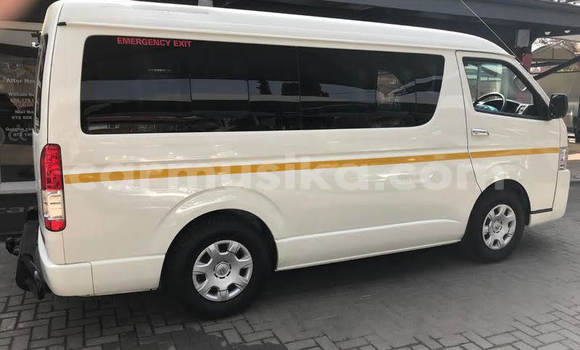 Acheter Occasion Voiture Toyota Hiace Blanc à Beitbridge, Matabeleland South Acheter Occasion Voiture Toyota Hiace Blanc à Beitbridge, Matabeleland South