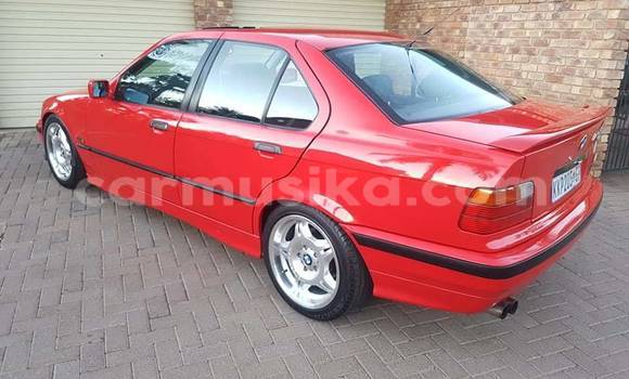 Tenga Tsaru BMW 3–Series Tsvuku Mota in Beitbridge in Matabeleland South Tenga Tsaru BMW 3–Series Tsvuku Mota in Beitbridge in Matabeleland South