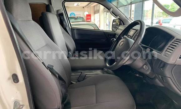 Acheter Occasion Voiture Toyota Hiace Blanc à Beitbridge, Matabeleland South Acheter Occasion Voiture Toyota Hiace Blanc à Beitbridge, Matabeleland South