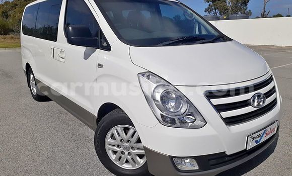 Buy Used Hyundai H1 White Car in Beitbridge in Matabeleland South Buy Used Hyundai H1 White Car in Beitbridge in Matabeleland South