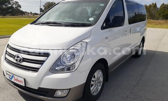 Buy Used Hyundai H1 White Car in Beitbridge in Matabeleland South Buy Used Hyundai H1 White Car in Beitbridge in Matabeleland South