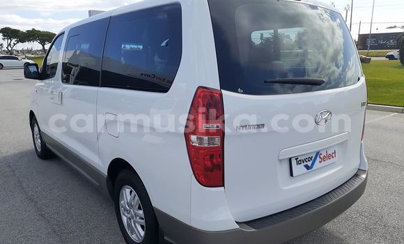 Buy Used Hyundai H1 White Car in Beitbridge in Matabeleland South Buy Used Hyundai H1 White Car in Beitbridge in Matabeleland South
