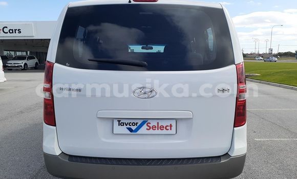Buy Used Hyundai H1 White Car in Beitbridge in Matabeleland South Buy Used Hyundai H1 White Car in Beitbridge in Matabeleland South