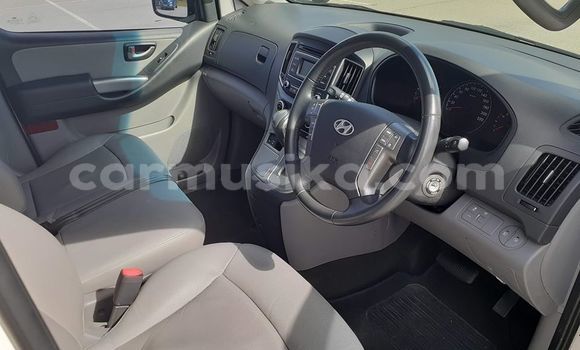 Buy Used Hyundai H1 White Car in Beitbridge in Matabeleland South Buy Used Hyundai H1 White Car in Beitbridge in Matabeleland South