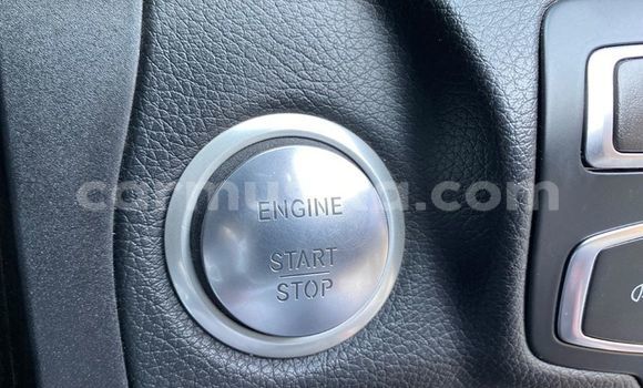 Acheter Occasion Voiture Mercedes‒Benz C–Class Rouge à Beitbridge, Matabeleland South Acheter Occasion Voiture Mercedes‒Benz C–Class Rouge à Beitbridge, Matabeleland South