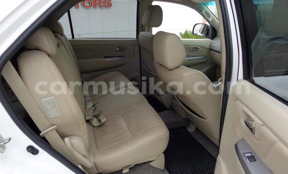 Acheter Occasion Voiture Toyota Fortuner Blanc à Beitbridge, Matabeleland South Acheter Occasion Voiture Toyota Fortuner Blanc à Beitbridge, Matabeleland South
