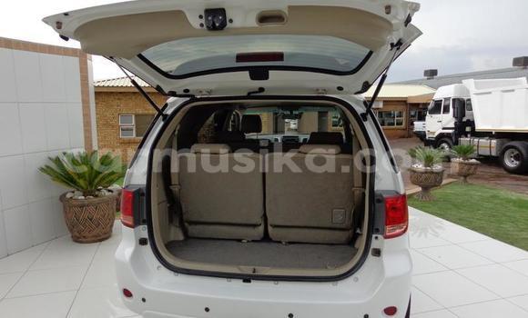 Acheter Occasion Voiture Toyota Fortuner Blanc à Beitbridge, Matabeleland South Acheter Occasion Voiture Toyota Fortuner Blanc à Beitbridge, Matabeleland South