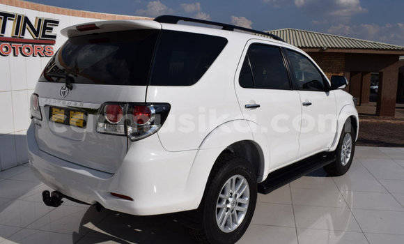 Acheter Occasion Voiture Toyota Fortuner Gris à Beitbridge, Matabeleland South Acheter Occasion Voiture Toyota Fortuner Gris à Beitbridge, Matabeleland South