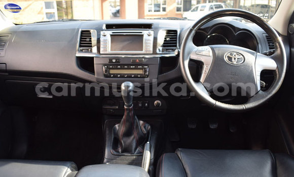 Acheter Occasion Voiture Toyota Fortuner Gris à Beitbridge, Matabeleland South Acheter Occasion Voiture Toyota Fortuner Gris à Beitbridge, Matabeleland South