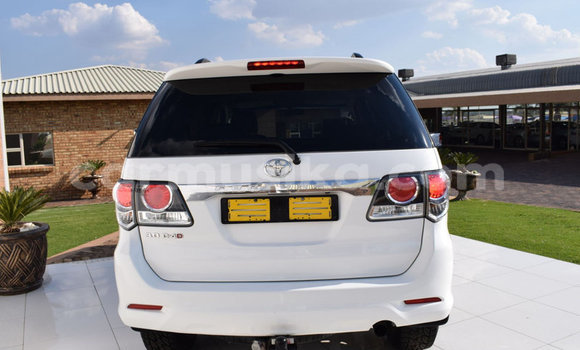 Acheter Occasion Voiture Toyota Fortuner Gris à Beitbridge, Matabeleland South Acheter Occasion Voiture Toyota Fortuner Gris à Beitbridge, Matabeleland South