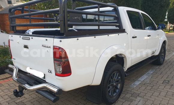 Buy Used Toyota Hilux White Car in Beitbridge in Matabeleland South Buy Used Toyota Hilux White Car in Beitbridge in Matabeleland South