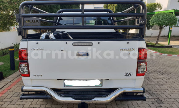 Buy Used Toyota Hilux White Car in Beitbridge in Matabeleland South Buy Used Toyota Hilux White Car in Beitbridge in Matabeleland South