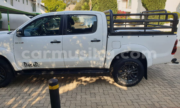 Buy Used Toyota Hilux White Car in Beitbridge in Matabeleland South Buy Used Toyota Hilux White Car in Beitbridge in Matabeleland South