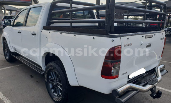 Buy Used Toyota Hilux White Car in Beitbridge in Matabeleland South Buy Used Toyota Hilux White Car in Beitbridge in Matabeleland South