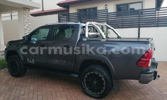 Tenga Tsaru Toyota Hilux Sirivha Mota in Beitbridge in Matabeleland South Tenga Tsaru Toyota Hilux Sirivha Mota in Beitbridge in Matabeleland South