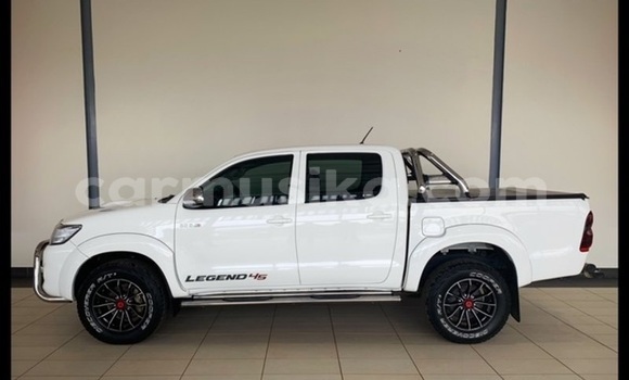 Tenga Tsaru Toyota Hilux Chena Mota in Beitbridge in Matabeleland South Tenga Tsaru Toyota Hilux Chena Mota in Beitbridge in Matabeleland South