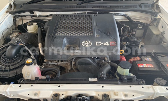 Tenga Tsaru Toyota Hilux Chena Mota in Beitbridge in Matabeleland South Tenga Tsaru Toyota Hilux Chena Mota in Beitbridge in Matabeleland South