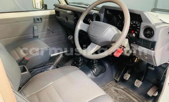 Buy Used Toyota Land Cruiser White Car in Beitbridge in Matabeleland South Buy Used Toyota Land Cruiser White Car in Beitbridge in Matabeleland South