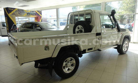 Buy Used Toyota Land Cruiser White Car in Beitbridge in Matabeleland South Buy Used Toyota Land Cruiser White Car in Beitbridge in Matabeleland South