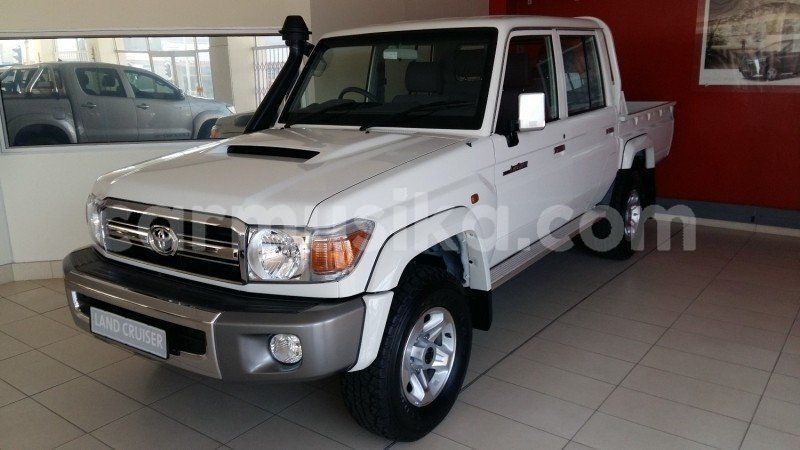 Big with watermark toyota land cruiser matabeleland south beitbridge 9753