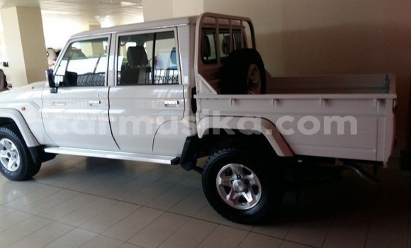 Acheter Occasion Voiture Toyota Land Cruiser Blanc à Beitbridge, Matabeleland South Acheter Occasion Voiture Toyota Land Cruiser Blanc à Beitbridge, Matabeleland South