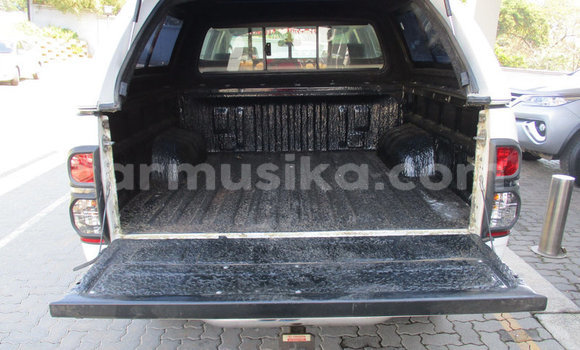 Tenga Tsaru Toyota Hilux Chena Mota in Beitbridge in Matabeleland South Tenga Tsaru Toyota Hilux Chena Mota in Beitbridge in Matabeleland South