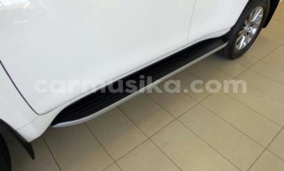 Nunua Ilio tumika Toyota Land Cruiser Prado Nyeupe Gari ndani ya Beitbridge nchini Matabeleland Kusini Nunua Ilio tumika Toyota Land Cruiser Prado Nyeupe Gari ndani ya Beitbridge nchini Matabeleland Kusini